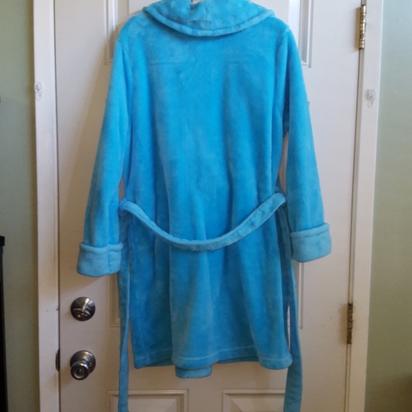 Bathrobe - Picture 3 of 12